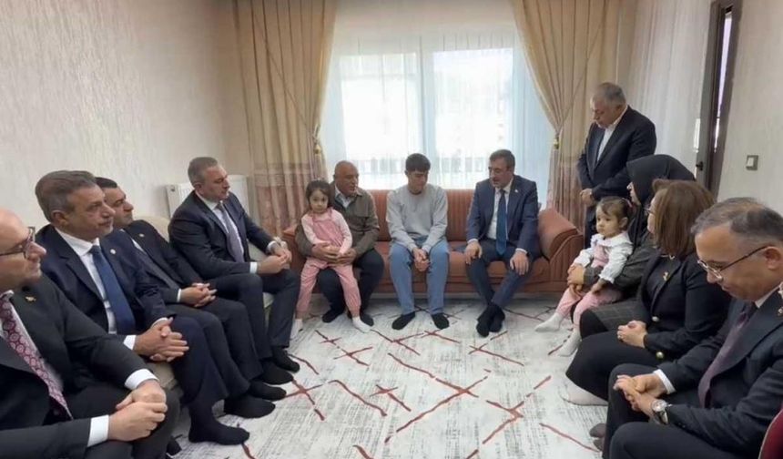 Cumhurbaşkanı Yardımcısı Yılmaz'dan Dalar ailesine anlamlı ziyaret! Başsağlığı dileklerinde bulundu