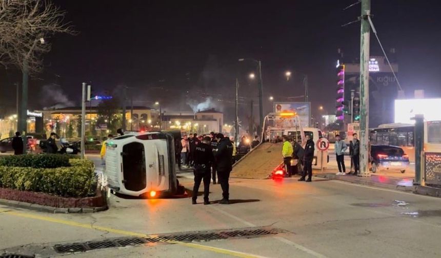 Gaziantep’te iki araç kafa kafaya çarpıştı: Yaralılar var!