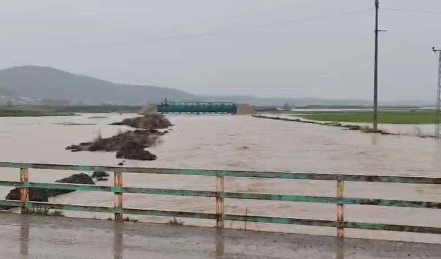 Gaziantep'te ev ve tarlaları su bastı!