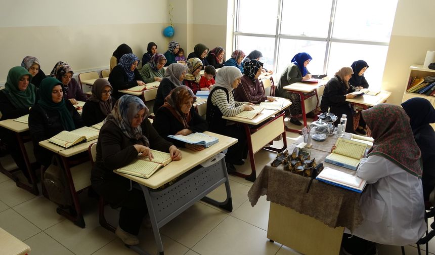 Gaziantep’te mukabele geleneği yaşatılıyor… Kadınlardan yoğun ilgi
