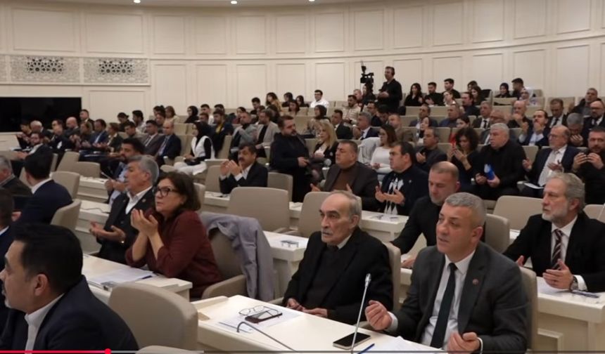 Gaziantep Büyükşehir Meclisinde deprem şehitleri unutulmadı…