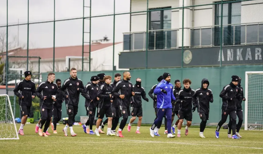 Gaziantep FK, kupa maçı hazırlıklarını sürdürdü! Başkan Yılmaz, antrenmanı yerinde takip etti…