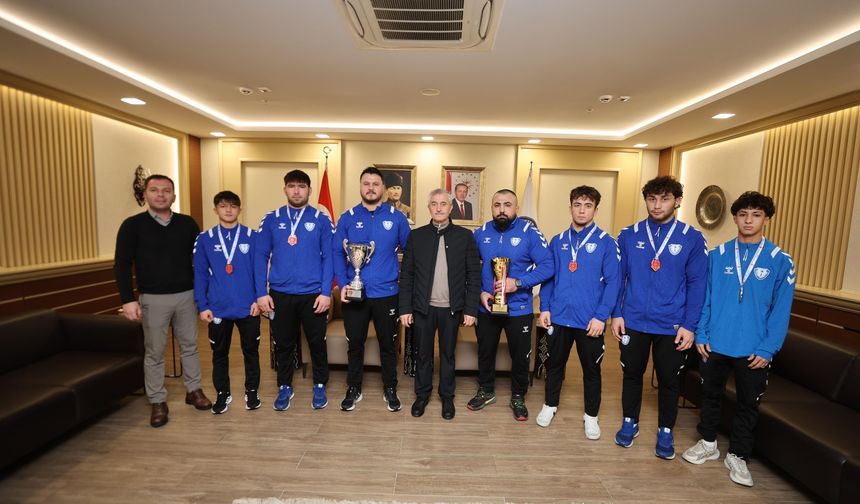 Şahinbey’in şampiyon güreşçilerinden büyük başarı!
