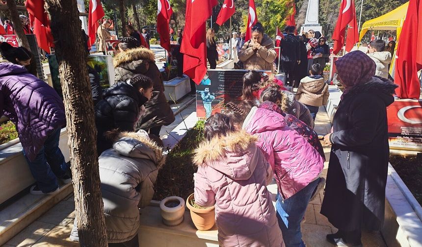 Gaziantep’te şehit kabirleri için anlamlı program
