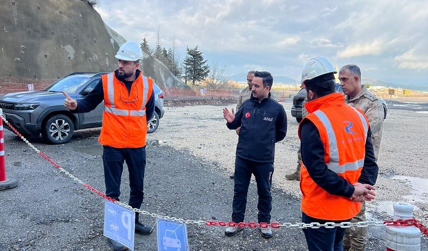 Nurdağı Kaymakamı Erciyas, hızlı tren inşasını yerinde inceledi!