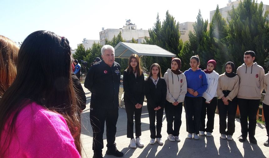 Gaziantep’in komşu ilinde lise öğrencilerinden deprem tatbikatı! 50 bin kişi katıldı