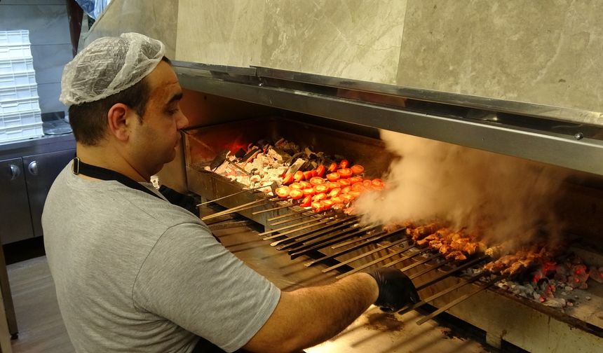 Gaziantep’te kebapçılarda Ramazan mesaisi!