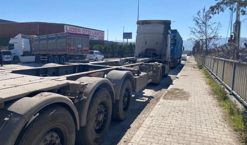 İki tırın arasında feci ölüm! Sıkışarak hayatını kaybetti