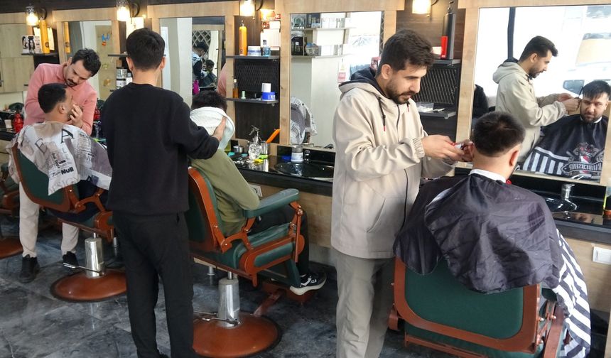 Gaziantep’te bayram tıraşı mesaisi başladı