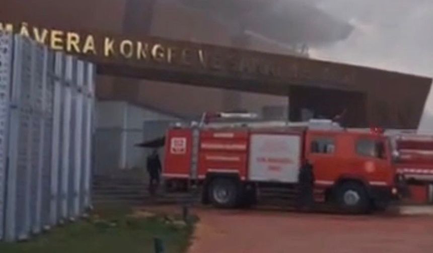 Gaziantep  Üniversitesi'nde yangın paniği! Kongre merkezinde milyonlarca liralık zarar...