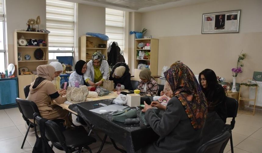 Gaziantep’te kadınlar hem öğreniyor hem aile bütçesine katkı sağlıyor!