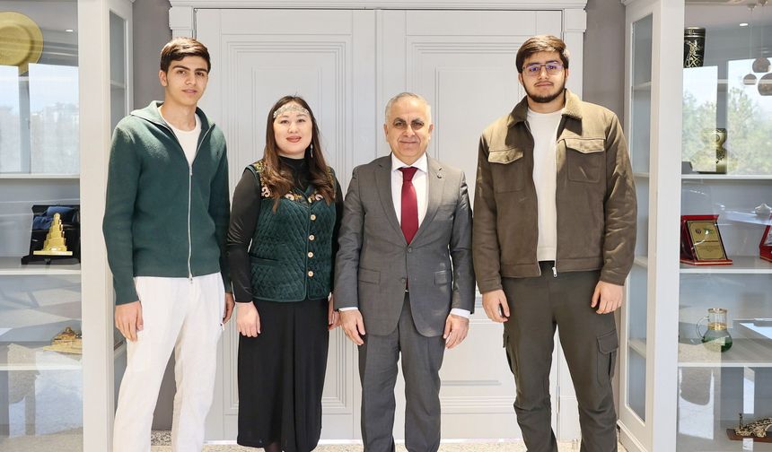 GAÜN Rektörü Doğan öğrencilerle bir araya geldi! Değerlendirmelerde bulunuldu