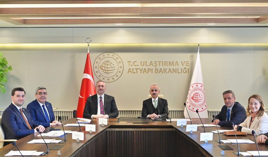 Gaziantep Milletvekillerinden Bakan Uraloğlu’na kritik ziyaret! Ulaşım yatırımları masada…