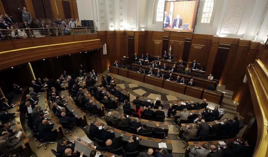 SON DAKİKA! Lübnan'da parlamento seçimleri iki yıl ertelendi