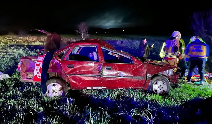 Feci kaza! Ticari taksi su kanalına uçtu! Ölü ve yaralılar var