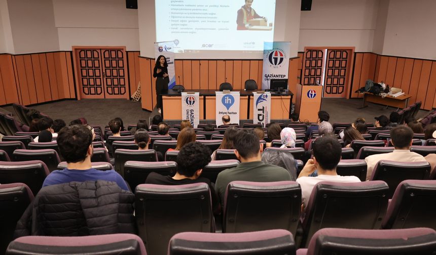 Gaün’de üniversiteli gençlere gönüllülük ve çocuk hakları eğitimi! Sunumlar yapıldı