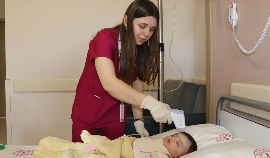 Gaziantep’te deprem sonrası çadırda doğum yaptıran ebe yaşadıklarını unutamıyor! “Kendimle gurur duyuyorum"