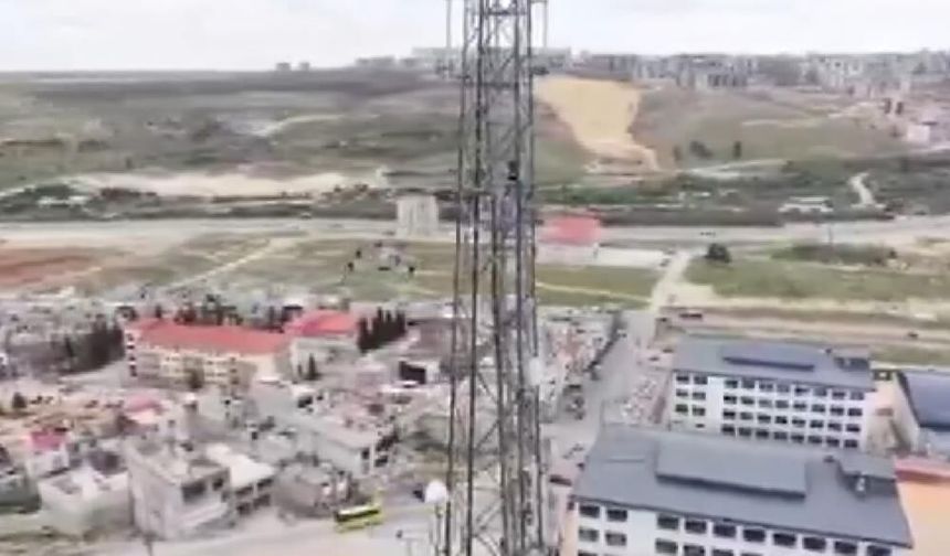 İntihar girişimine havadan müdahale! Elektrik direğine çıkan şahıs, polis dronu ile vazgeçirildi