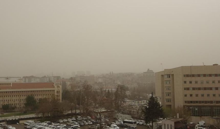 Gaziantep'te toz taşınımı etkili oldu! Hayatı olumsuz etkiledi… (VİDEO HABER)