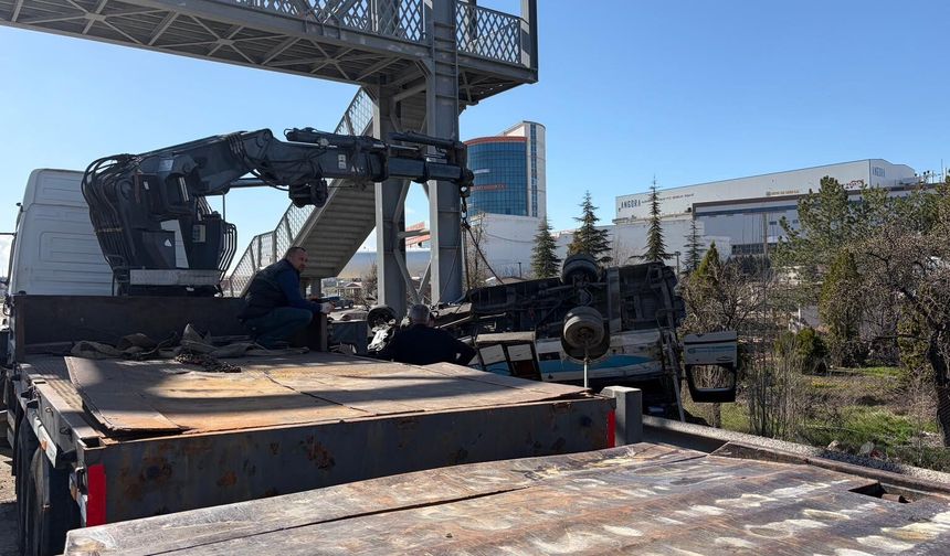 Ankara'da otobüs köprü direğine çarptı! Çok sayıda ölü ve yaralı var