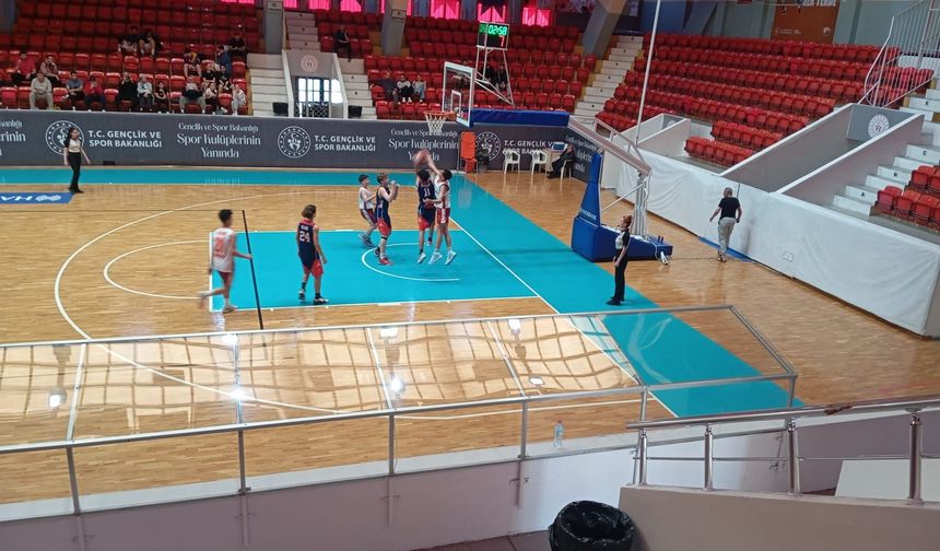 GKV’nin namağlup şampiyon takımı Türkiye Finallerinde!