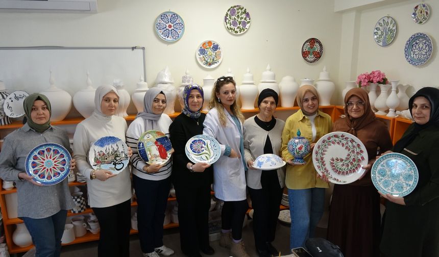 Gaziantep’te çini, kadınların ellerinde hayat buluyor