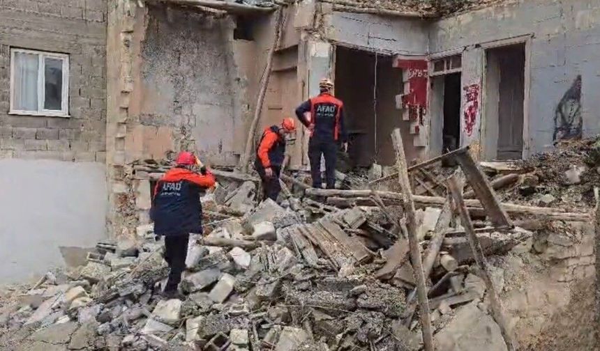 Gaziantep'te yoğun yağış sonrası kerpiç bina çöktü: Yaralılar var