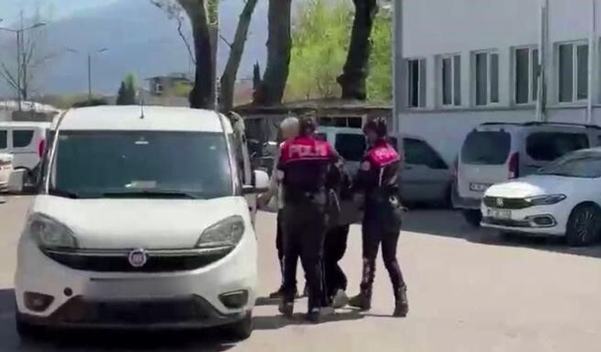 TikTok’ta kanlı yayın! Genç kadın yüzünden bıçaklandı