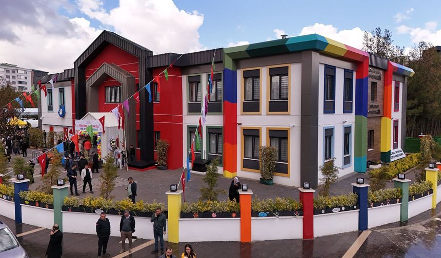 Gaziantep’te Bakan Tekin’in katılımıyla Fatma-Meral-Beyhan Uslu Kreşi açıldı