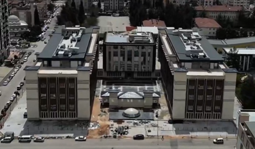 Gaziantep Valisi Çeber, Valilik Ek Hizmet Binasında son kontrolleri yaptı