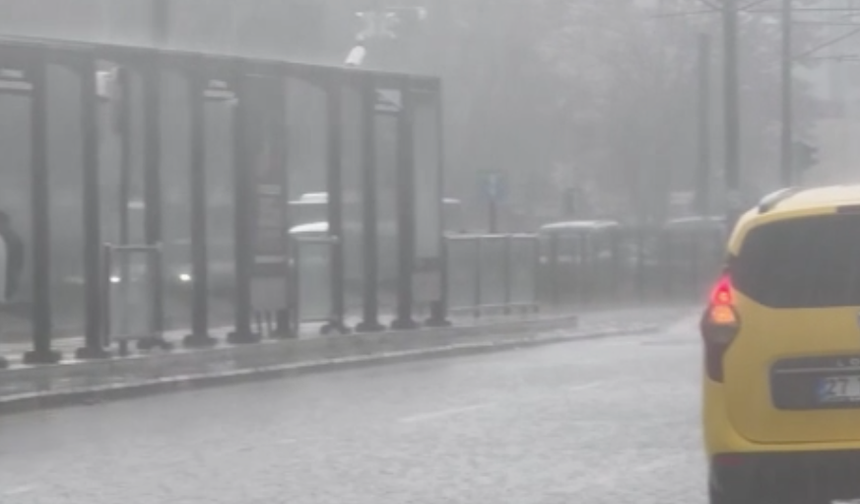 Gaziantep'te sağanak yağış hayatı kötü etkiledi (VİDEO HABER)