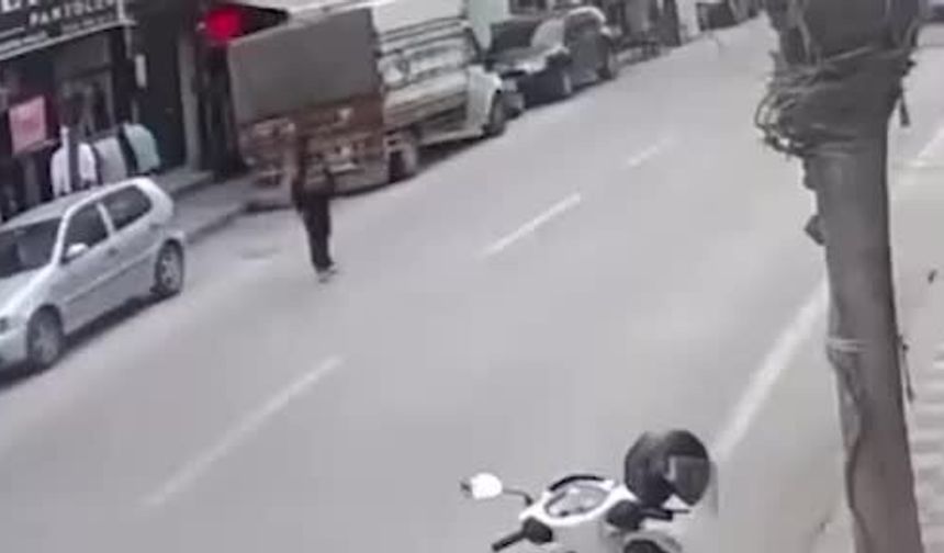 Küçük kıza çarptı, arkasına bile bakmadan kaçtı! (VİDEO HABER)