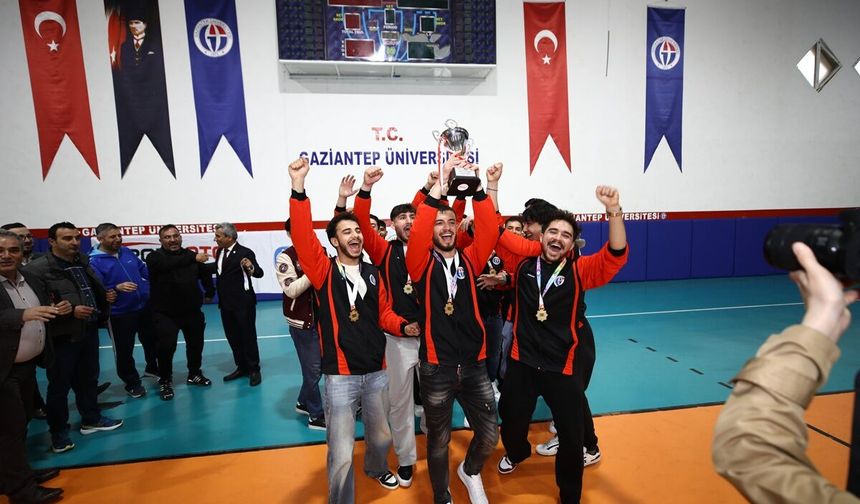 GAÜN, Ünilig Salon Futbolu eleme gruplarını lider tamamladı