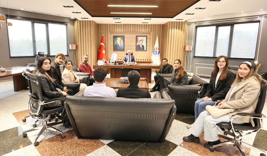 Rektör Doğan, İranlı öğrencilerle bir araya geldi! Değerlendirmelerde bulunuldu…