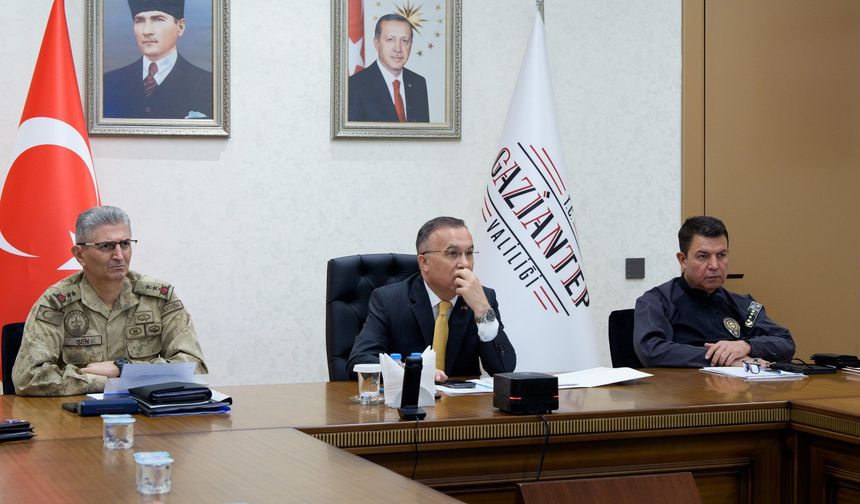 Gaziantep Valiliğinde kritik toplantı! Okullardaki güvenlik tedbirleri masada…
