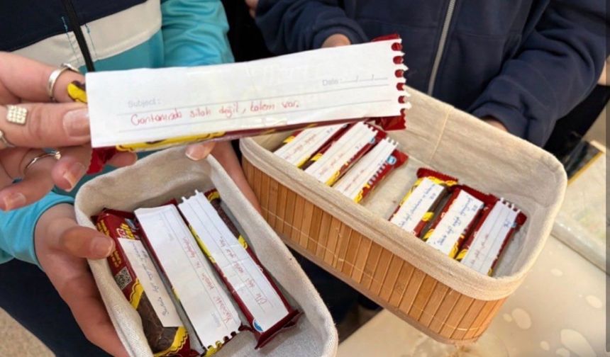 Gaziantepli öğrencilerden anlamlı etkinlik… Şiddetle değil, sevgiye öğreniyoruz!