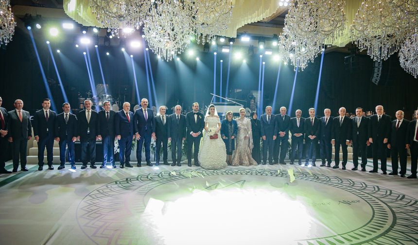 Gaziantep İş ve siyaset dünyası bu düğünde buluştu! Cengiz Şimşek ile Mustafa Kemal Güneş dünür oldu…