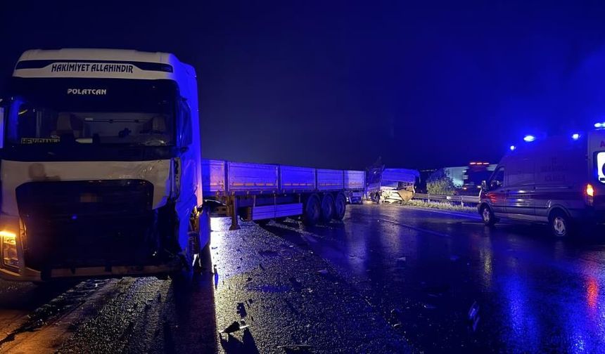 Gaziantep Otoyolu’nda kamyonet tırla çarpıştı: 1 ölü, 1 yaralı