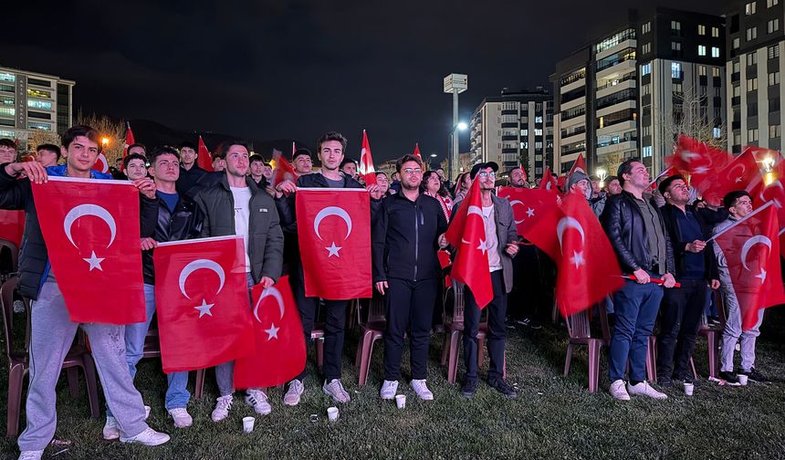 Kahramanmaraş’ta milli heyecan dev ekranda yaşandı! Dünya Kupası bileti coşkuyla kutlandı