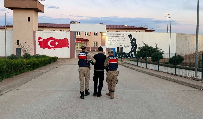 Gaziantep’te suçlulara geçit yok! Yol kontrolü sırasında yakalandı…