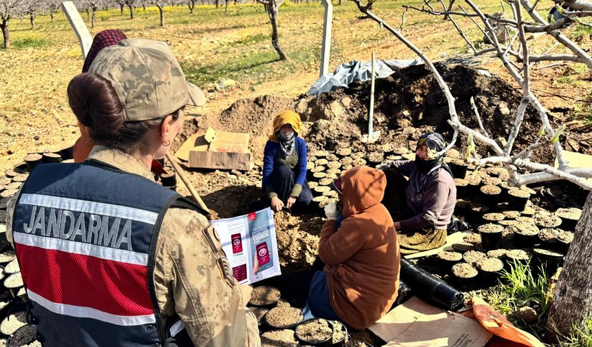 Gaziantep Jandarmasından anlamlı etkinlik! KADES uygulamasını anlatıldı