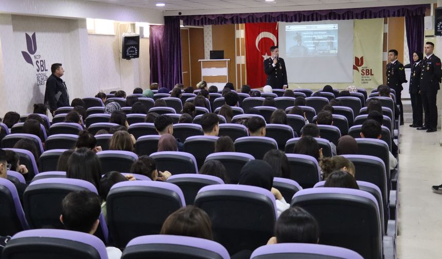 Gaziantep jandarma öğrencilere jandarma mesleğini tanıttı