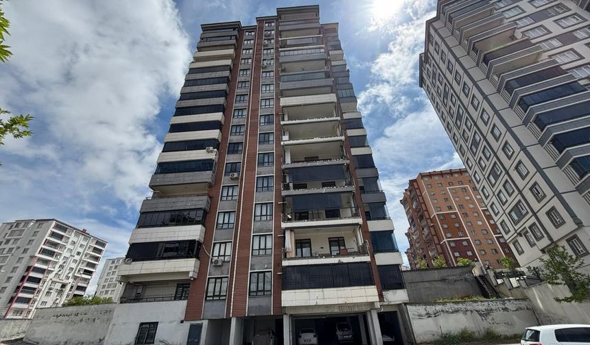Gaziantep'te 'süper hücre' şehri talan etti! Balkon duvarlarını yıktı, camları patlattı (VİDEO HABER)