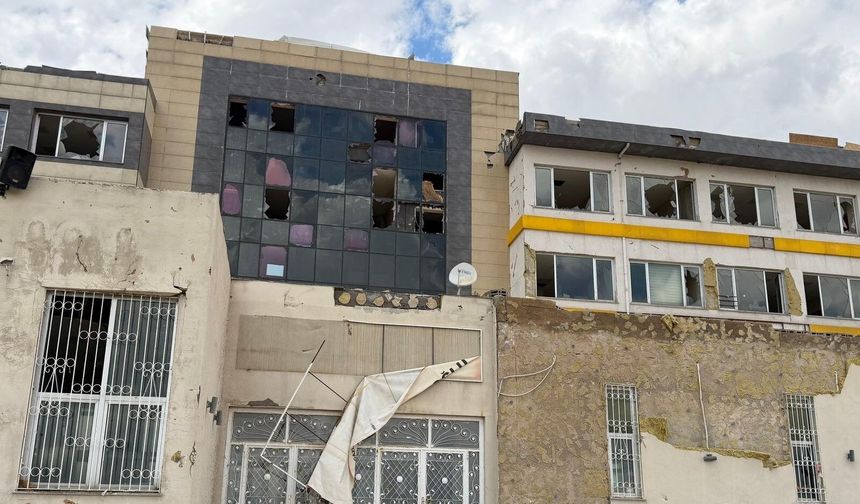 Gaziantep'teki 'süper hücre' bir okulda ağır hasara neden oldu! İşte o anlar…