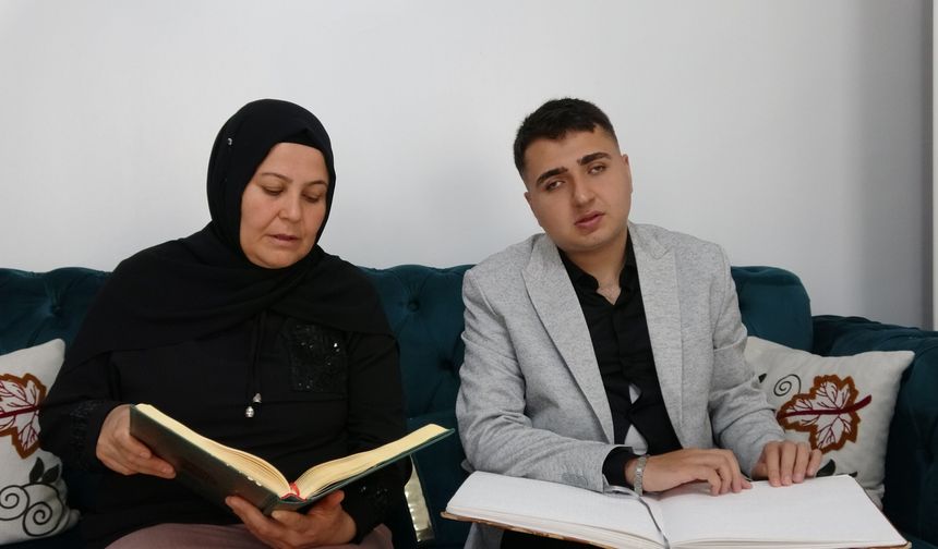 Gaziantep’te fedakar anne görme engelli oğlunun elini 21 yıldır bırakmıyor