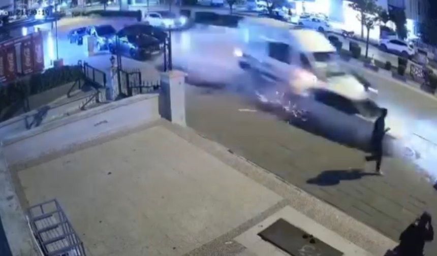 Gaziantep’te vakaya giden ambulans zincirleme kazaya karıştı! İşte o anlar…