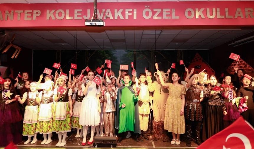 Gaziantep Kolej Vakfı’nda dünya klasikleri müzikallerle sahneleniyor! Davetlilerin büyük ilgisini gördü