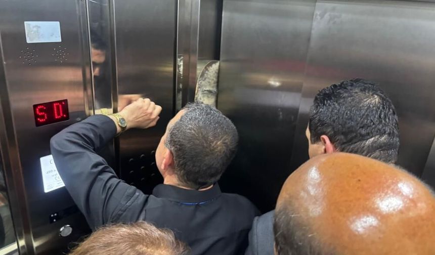 Gaziantep'te CHP heyetine asansör şoku!