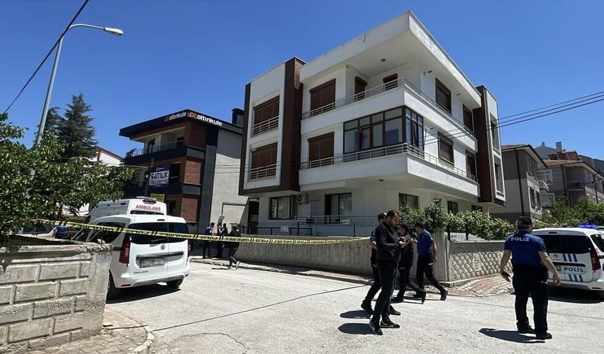 Kan donduran vahşet! Tartıştığı anne ve babasını bıçaklayarak öldürdü