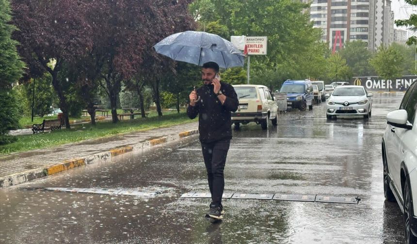 Gaziantep’te sağanak devam ediyor! Sokaklarda su birikintileri oluştu